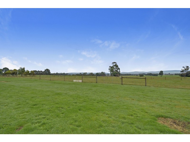 33 McIntyre Road, Yarragon VIC 3823
