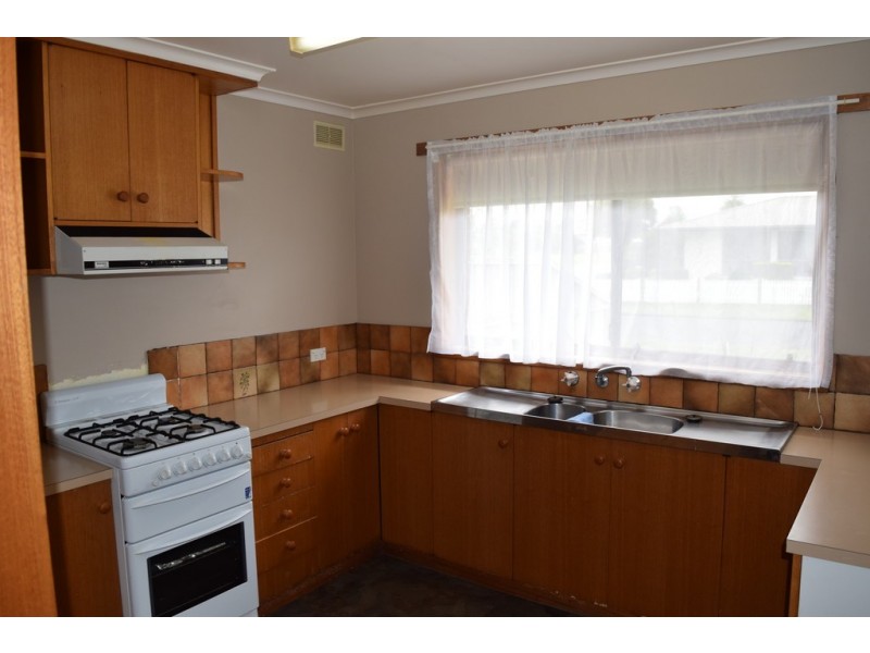 9 Edward Crescent, Trafalgar VIC 3824