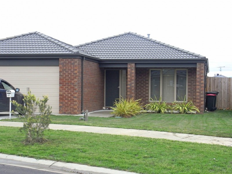 27 Redgum Avenue, Trafalgar VIC 3824
