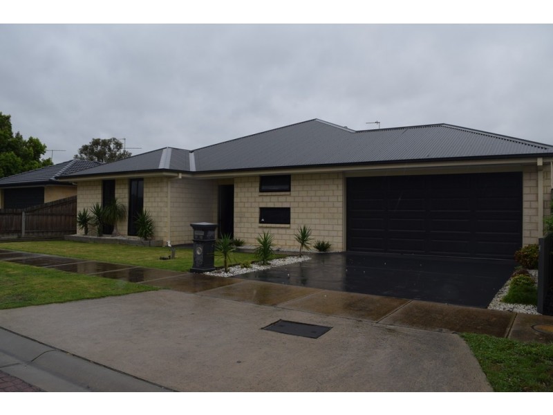 3 Sweetwater Place, Moe VIC 3825