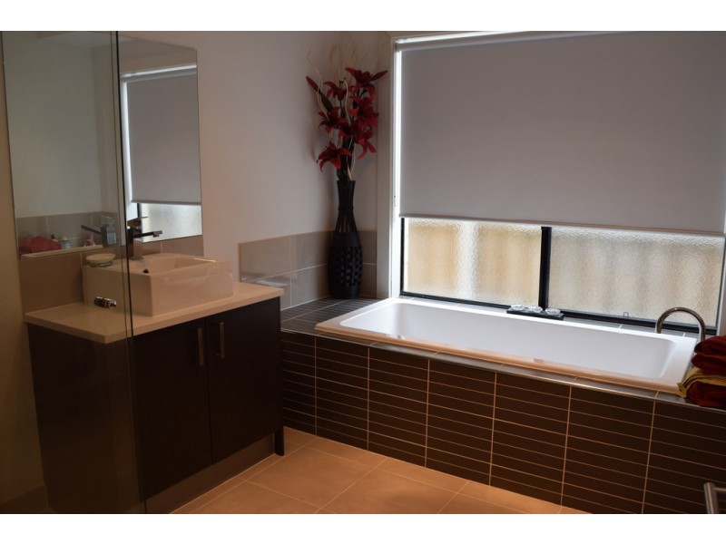 3 Sweetwater Place, Moe VIC 3825