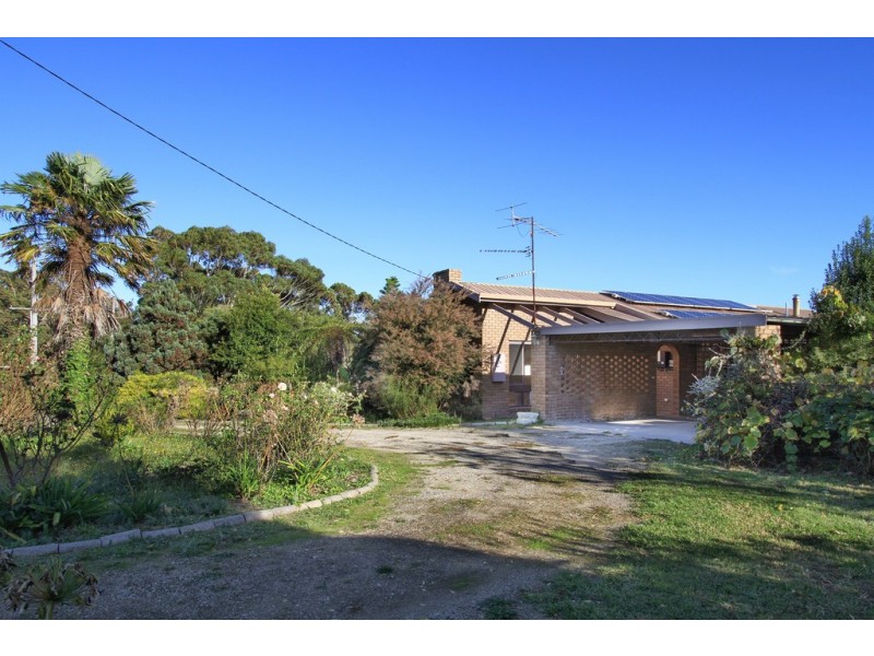 2383 Willow Grove Road, Hill End VIC 3825