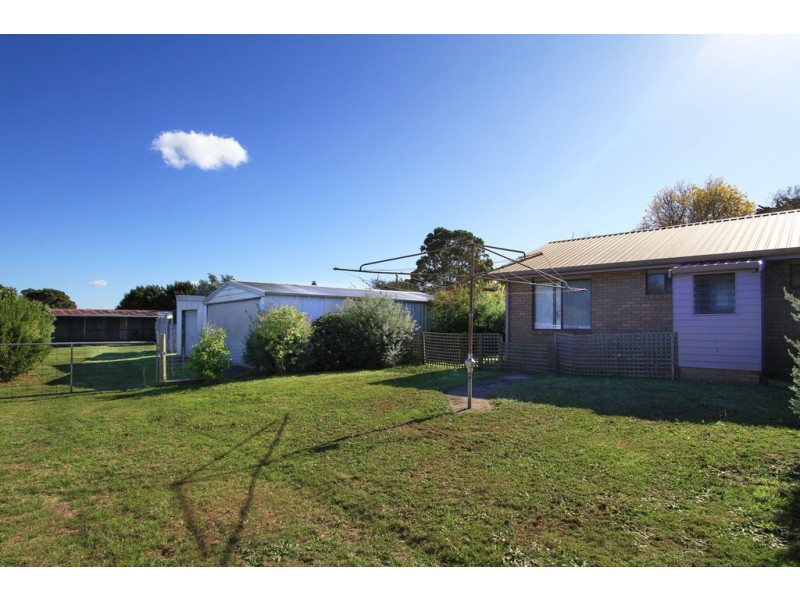 2383 Willow Grove Road, Hill End VIC 3825