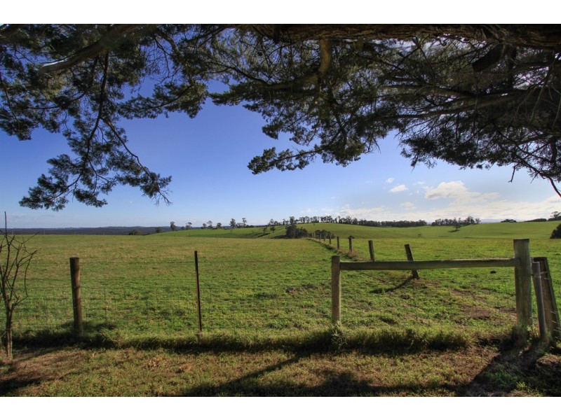 2383 Willow Grove Road, Hill End VIC 3825