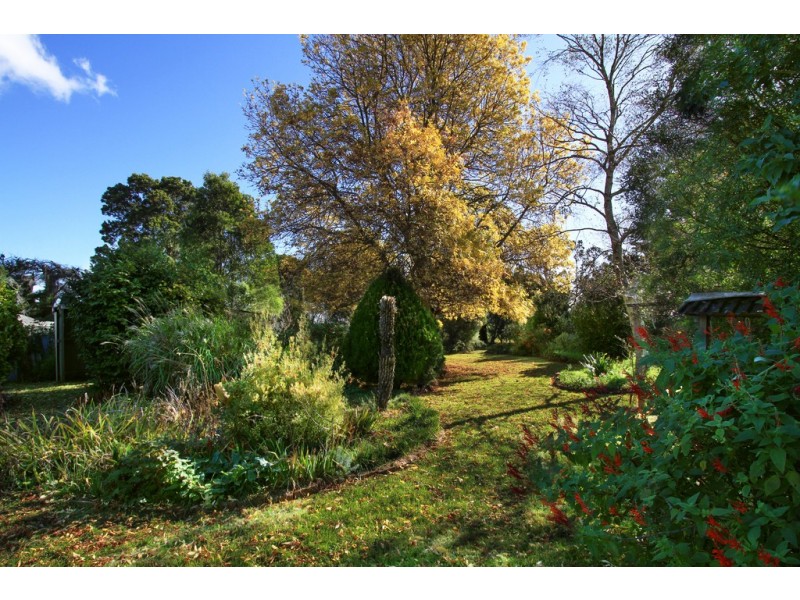 2383 Willow Grove Road, Hill End VIC 3825