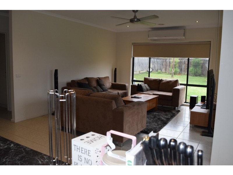 73 Vincent Boulevard, Trafalgar VIC 3824