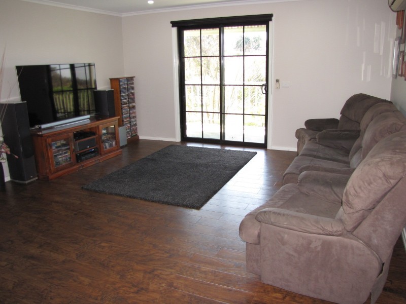 14 Yasmin Drive, Hernes Oak VIC 3825