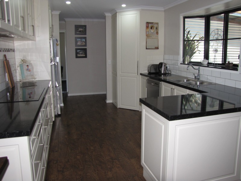 14 Yasmin Drive, Hernes Oak VIC 3825