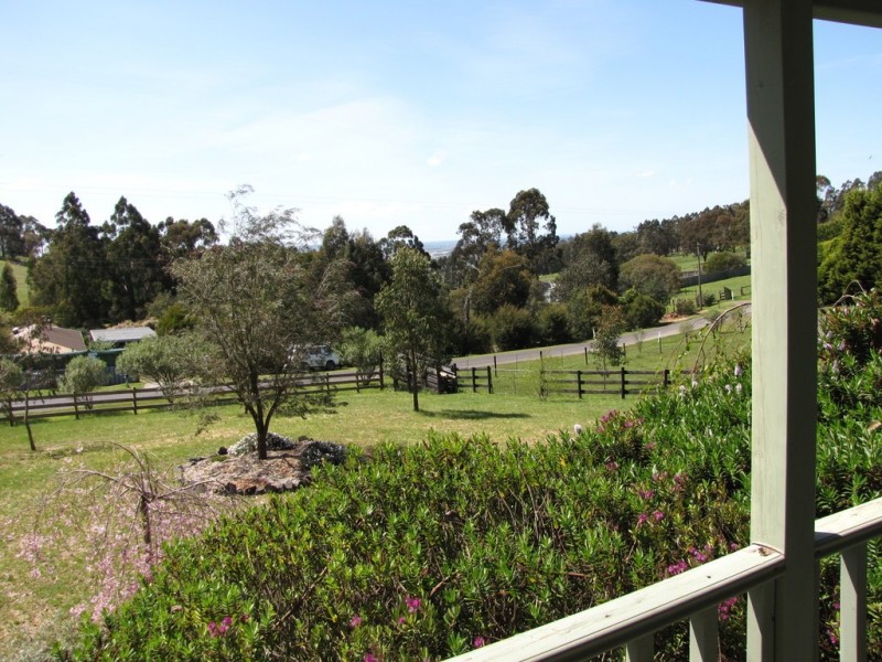 14 Yasmin Drive, Hernes Oak VIC 3825