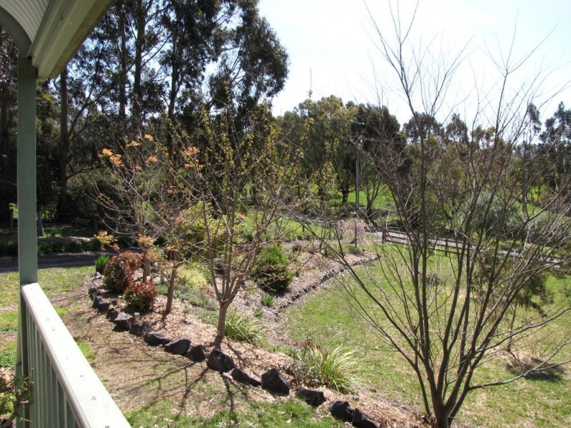 14 Yasmin Drive, Hernes Oak VIC 3825