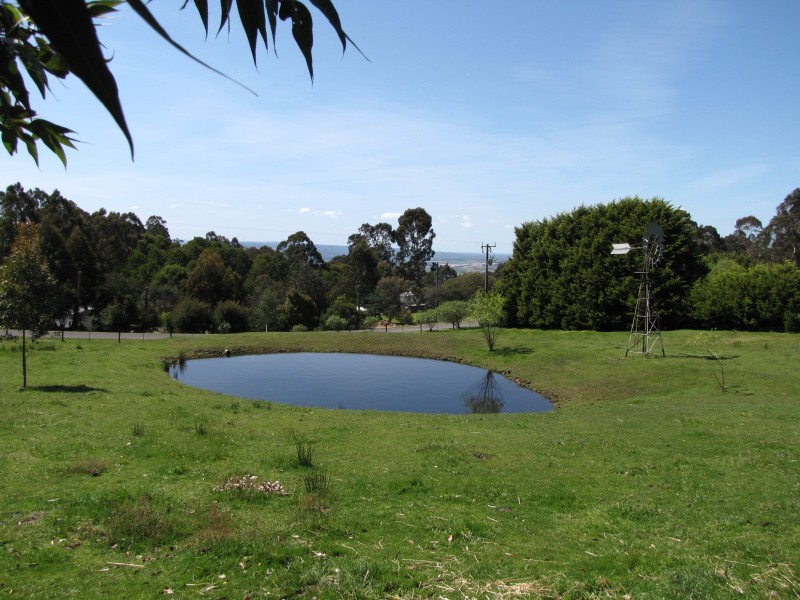 14 Yasmin Drive, Hernes Oak VIC 3825