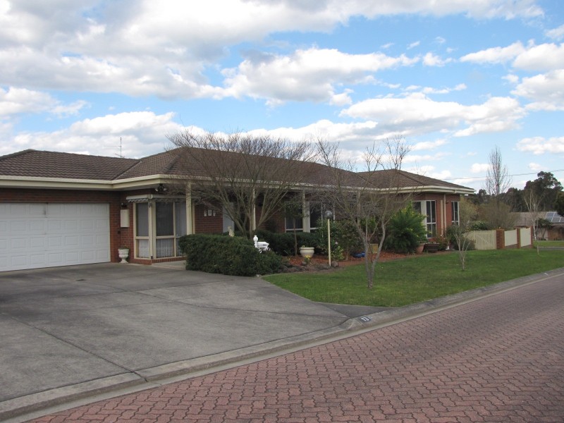 13 Sherwood Court, Newborough VIC 3825