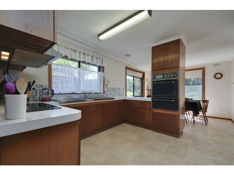 8 Smallburn Ave, Newborough VIC 3825