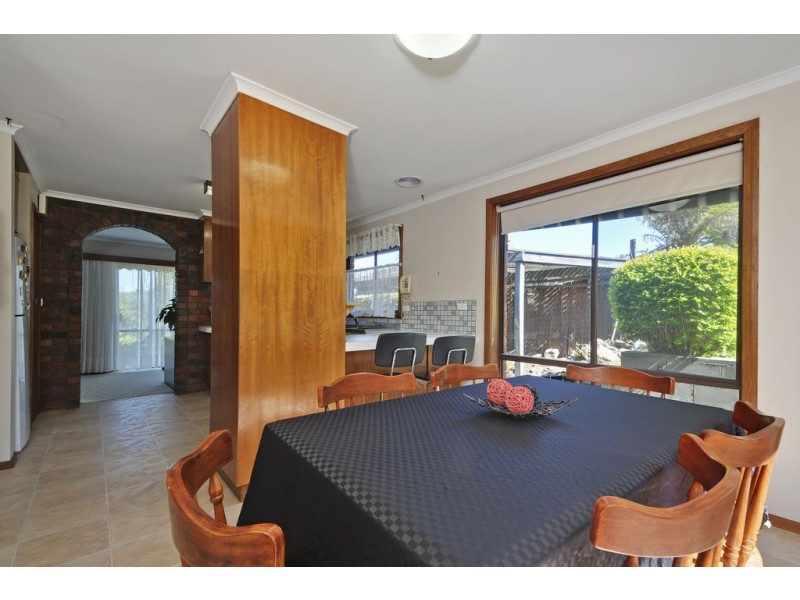 8 Smallburn Ave, Newborough VIC 3825