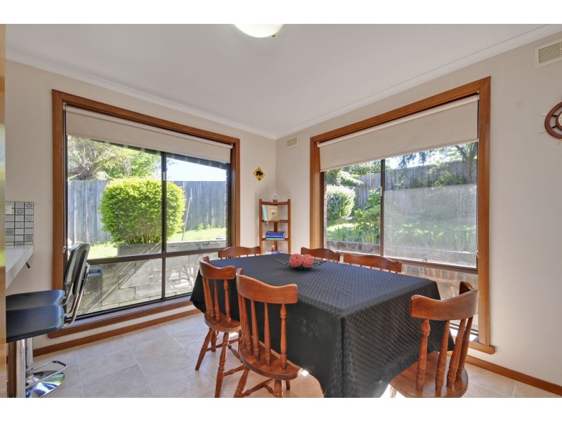 8 Smallburn Ave, Newborough VIC 3825