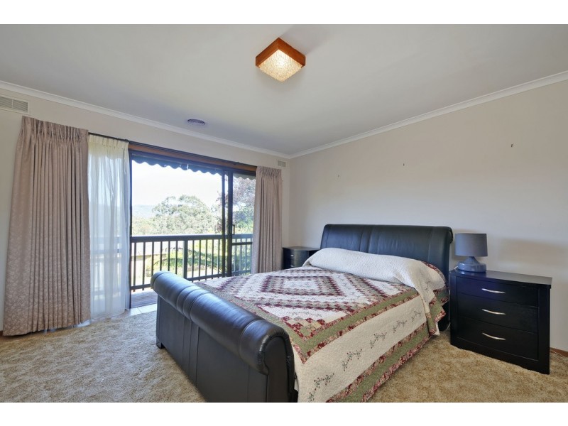 8 Smallburn Ave, Newborough VIC 3825