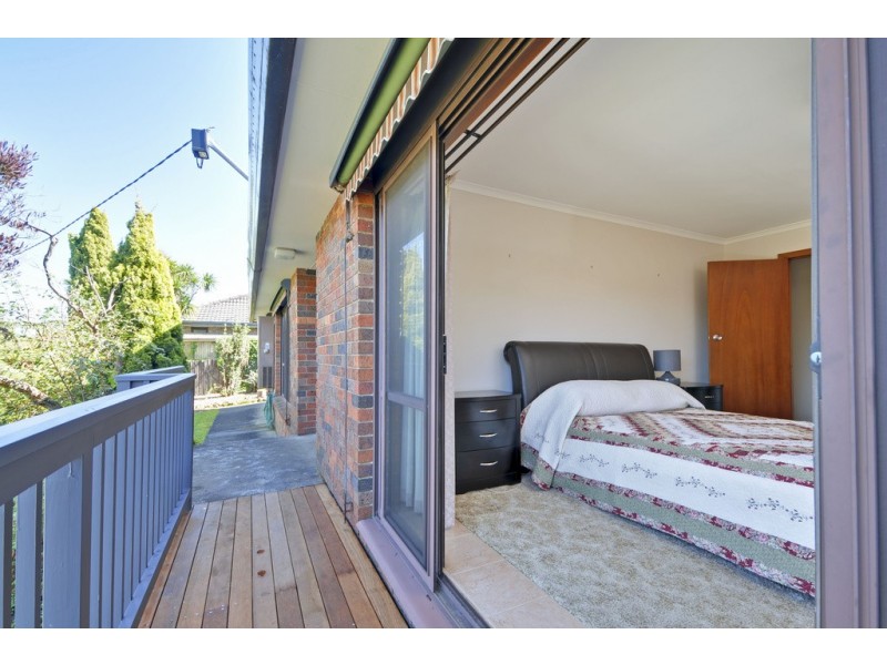 8 Smallburn Ave, Newborough VIC 3825