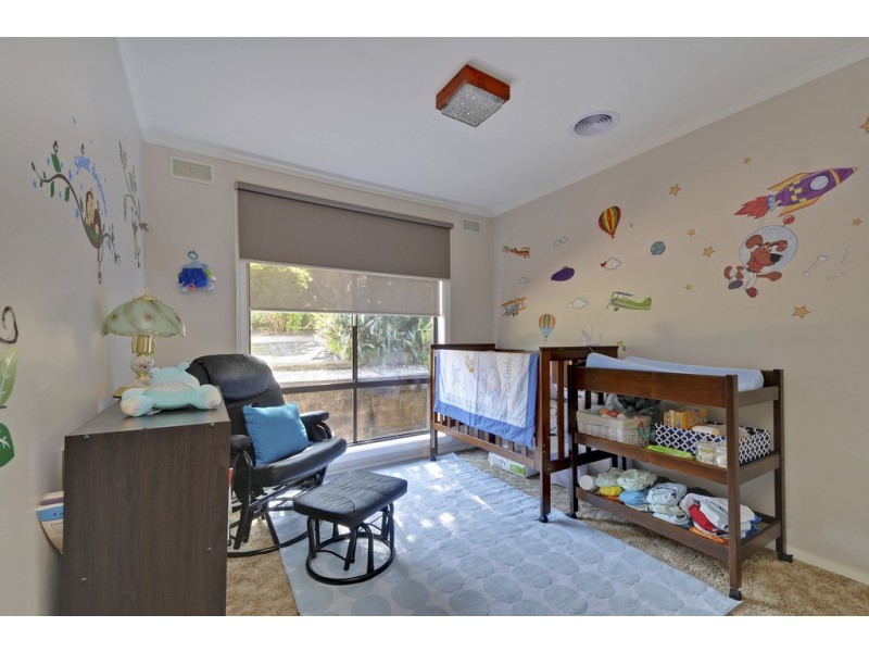 8 Smallburn Ave, Newborough VIC 3825