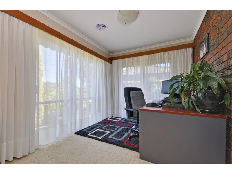 8 Smallburn Ave, Newborough VIC 3825