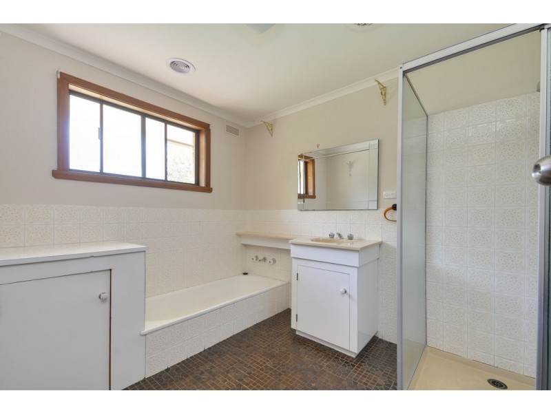 8 Smallburn Ave, Newborough VIC 3825