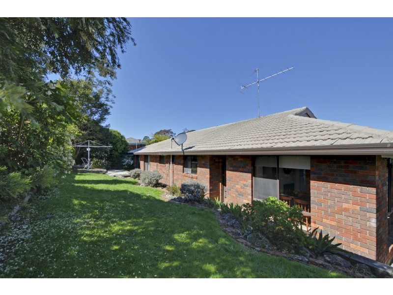 8 Smallburn Ave, Newborough VIC 3825