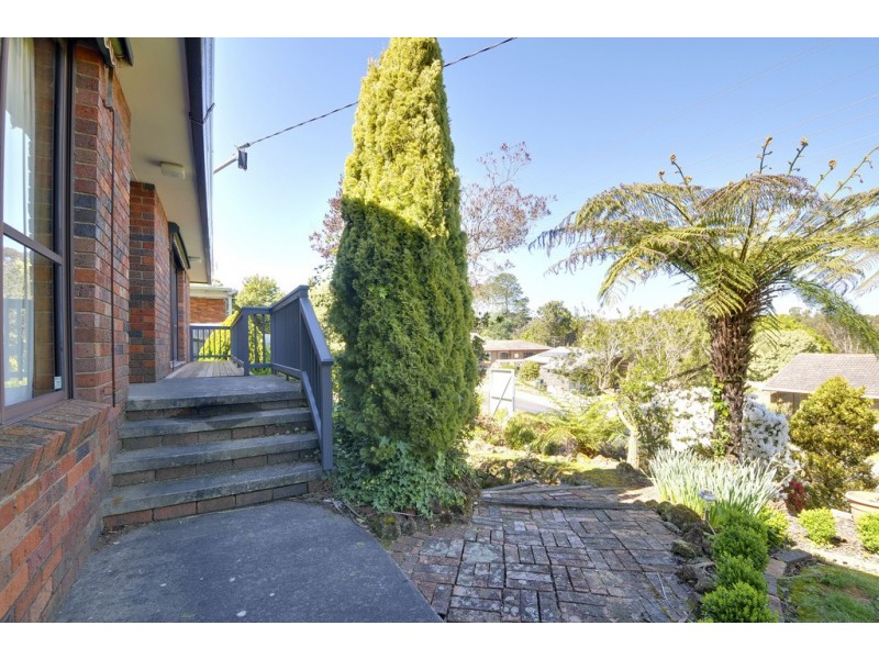 8 Smallburn Ave, Newborough VIC 3825