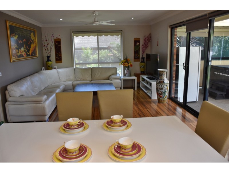 18 Saxtons Drive, Moe VIC 3825