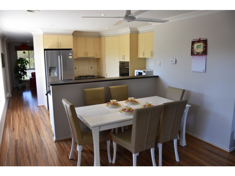18 Saxtons Drive, Moe VIC 3825