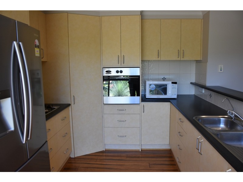 18 Saxtons Drive, Moe VIC 3825