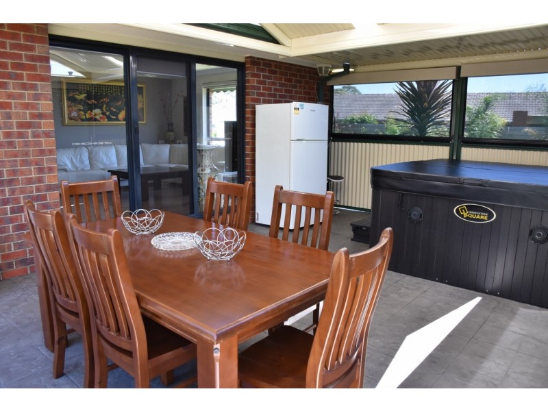 18 Saxtons Drive, Moe VIC 3825