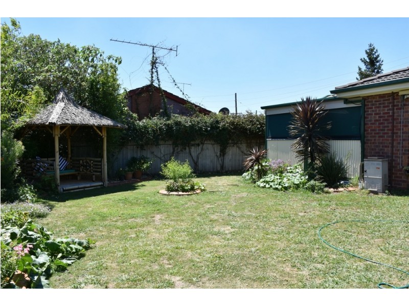 18 Saxtons Drive, Moe VIC 3825