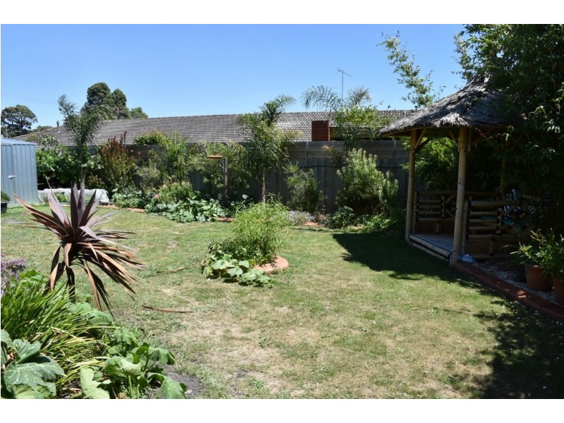 18 Saxtons Drive, Moe VIC 3825