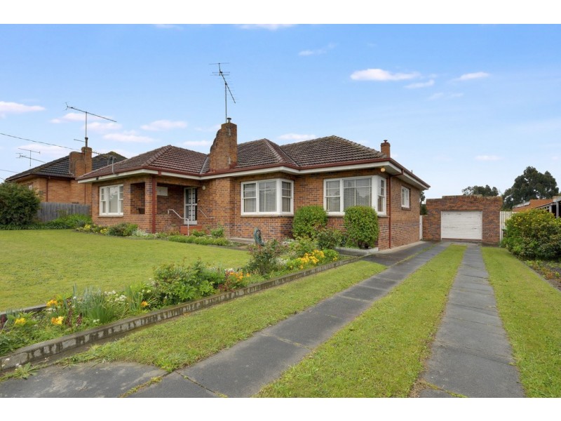 27 Chamberlain Road, Newborough VIC 3825