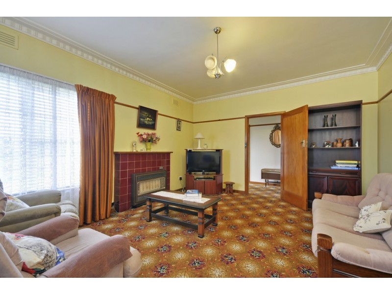 27 Chamberlain Road, Newborough VIC 3825