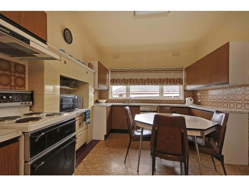 27 Chamberlain Road, Newborough VIC 3825