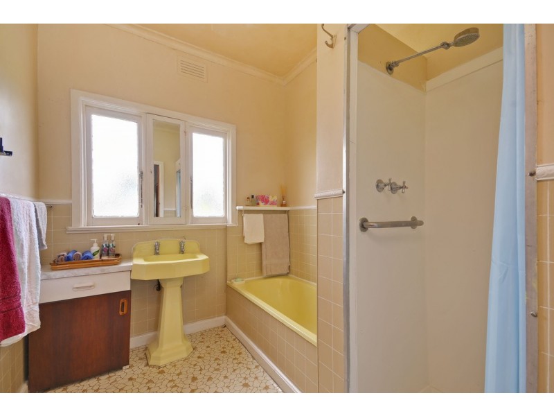 27 Chamberlain Road, Newborough VIC 3825