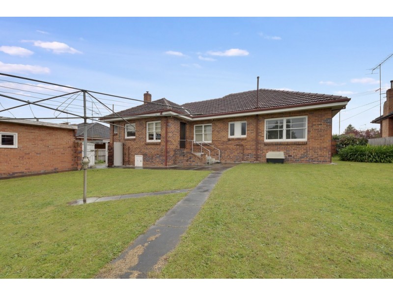 27 Chamberlain Road, Newborough VIC 3825