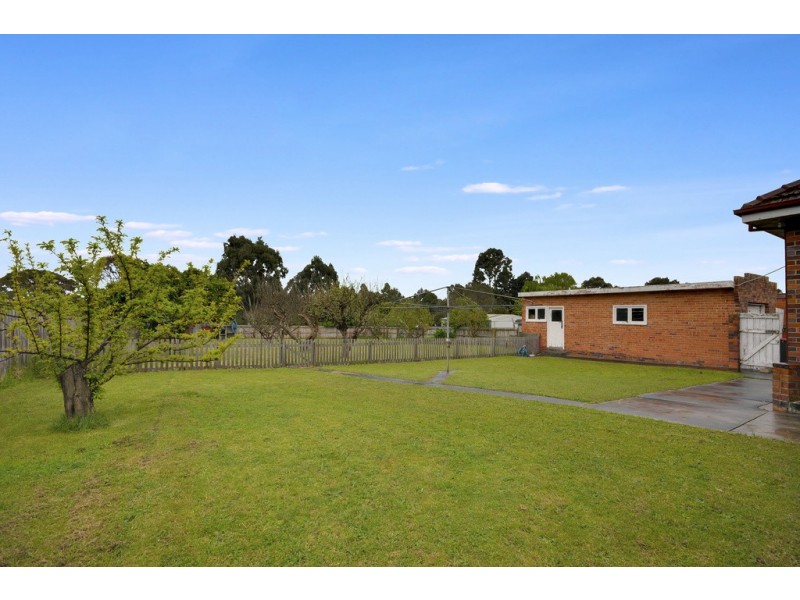 27 Chamberlain Road, Newborough VIC 3825