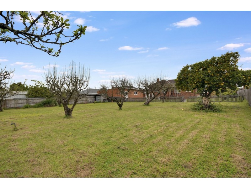 27 Chamberlain Road, Newborough VIC 3825