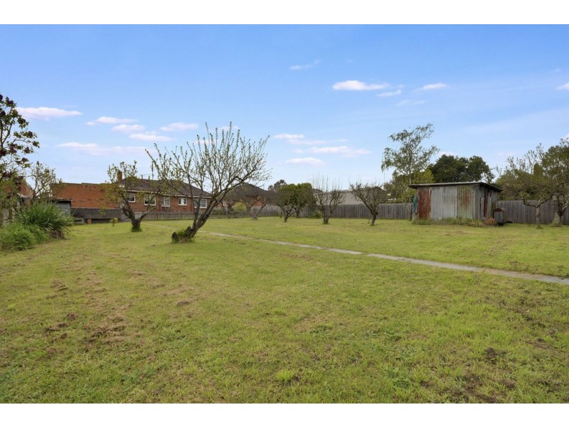 27 Chamberlain Road, Newborough VIC 3825