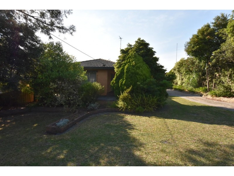 10 Ford Avenue, Newborough VIC 3825