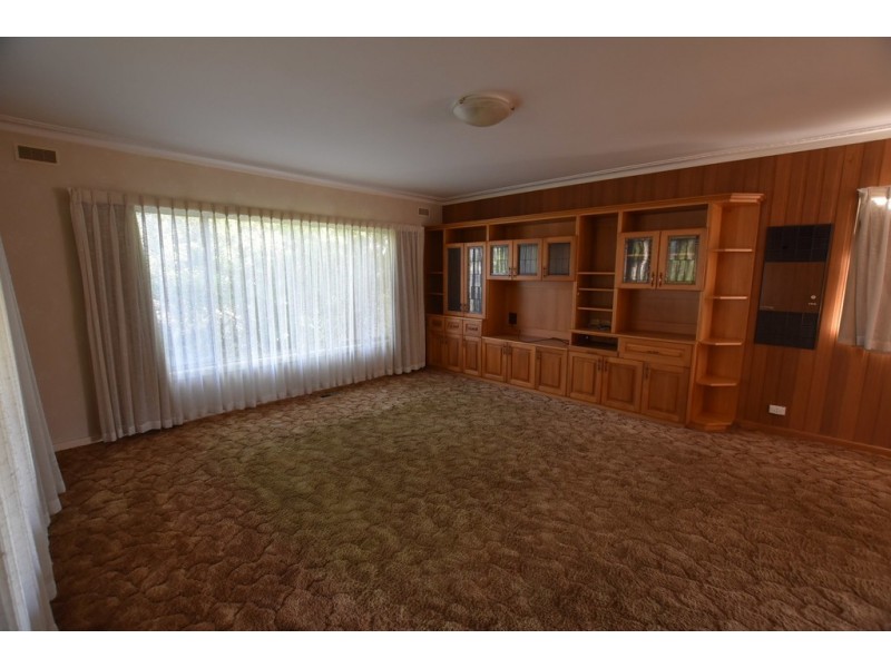 10 Ford Avenue, Newborough VIC 3825