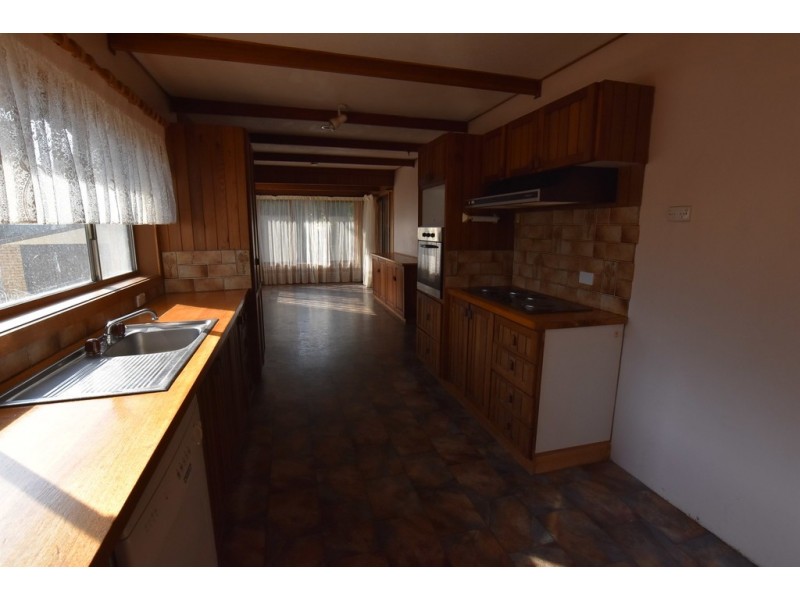 10 Ford Avenue, Newborough VIC 3825