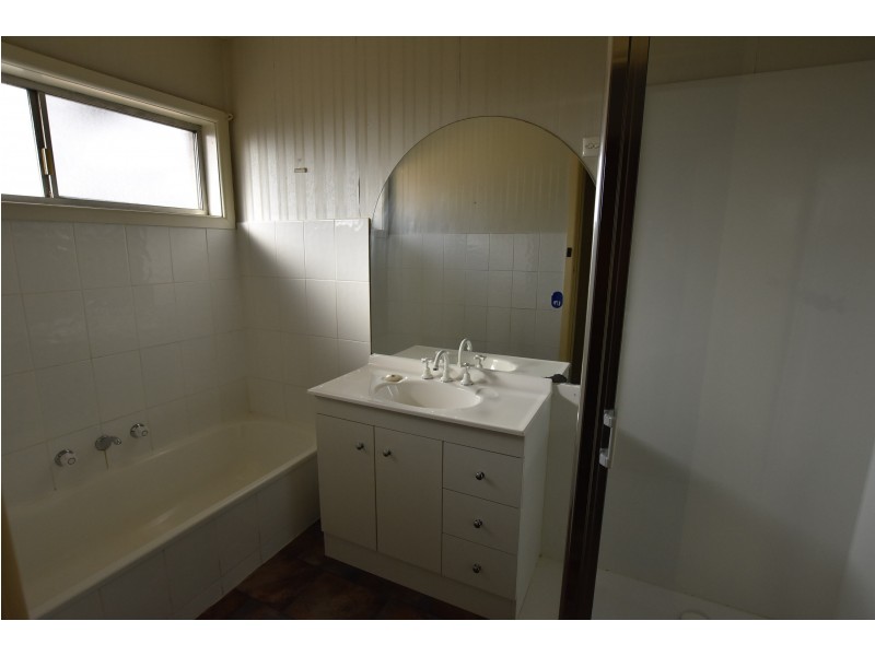 10 Ford Avenue, Newborough VIC 3825