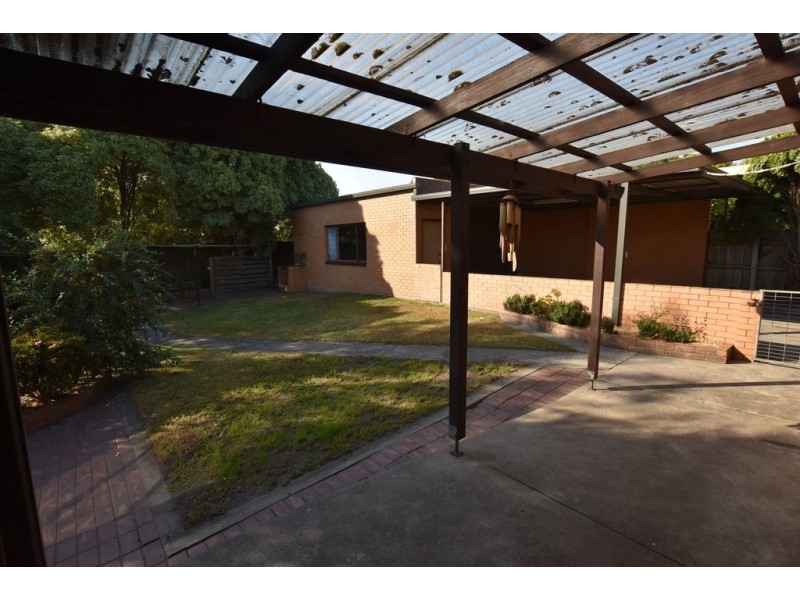 10 Ford Avenue, Newborough VIC 3825