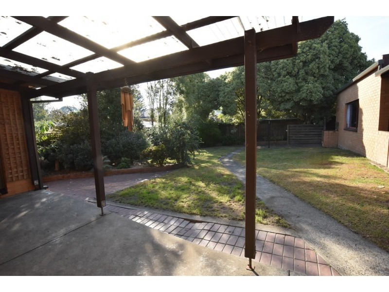 10 Ford Avenue, Newborough VIC 3825