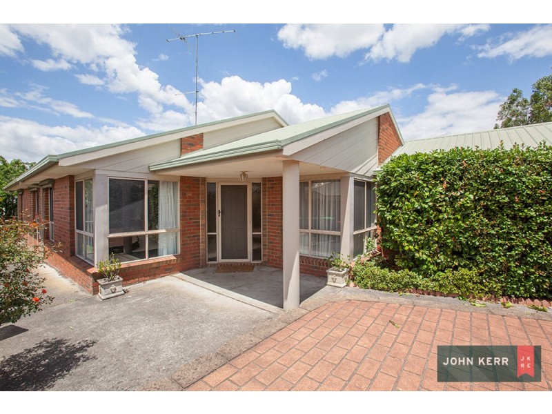 28 Jeeralang Avenue, Newborough VIC 3825