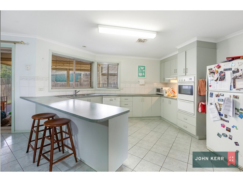 28 Jeeralang Avenue, Newborough VIC 3825