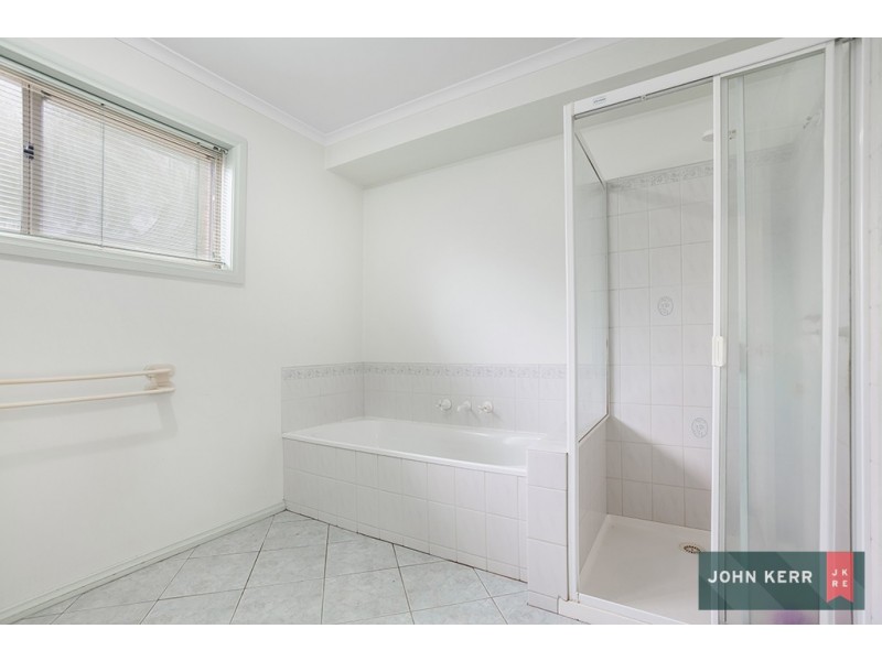 28 Jeeralang Avenue, Newborough VIC 3825