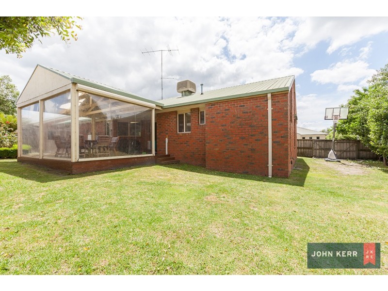 28 Jeeralang Avenue, Newborough VIC 3825